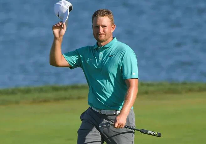 PGA TOUR napoveduje novo uradno vodko, Titovo ročno izdelano vodko